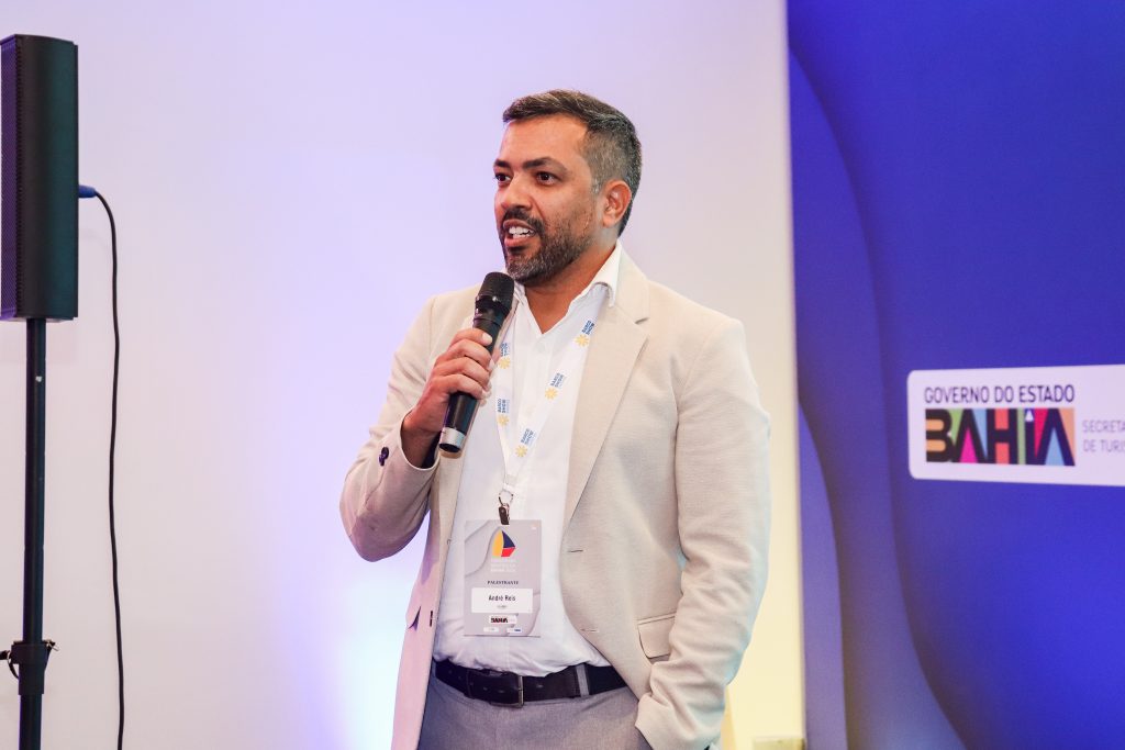 Secretário de Turismo de Vera cruz, André Reis, Apresenta Calendário Náutico no Congresso da Bahia