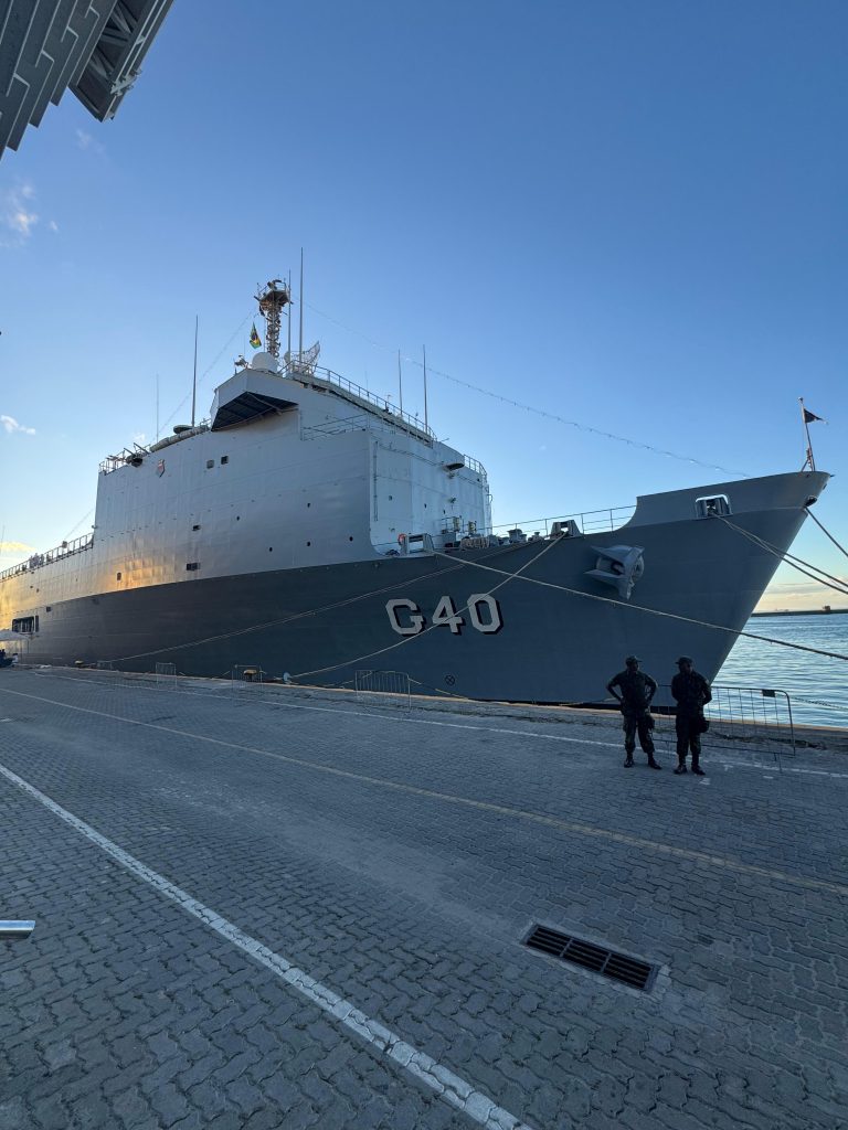 Site Nautinews visita com exclusividade os navios da Marinha do Brasil Bahia G40 e Almirante Saboia G25 no Porto de Salvador