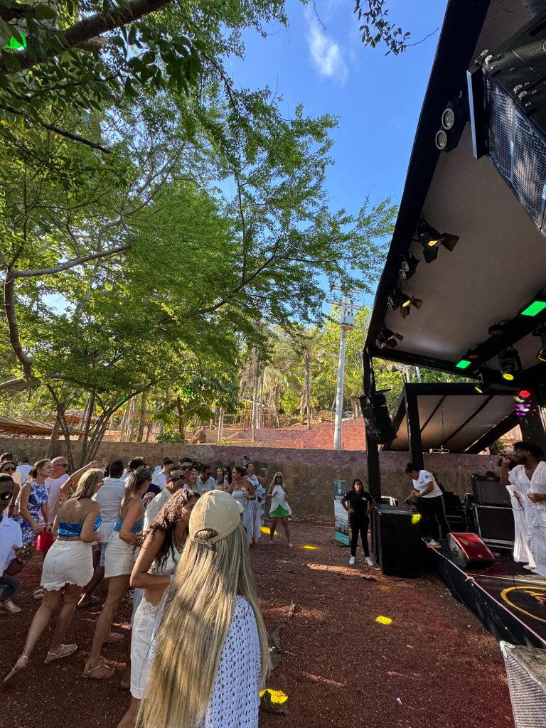 Ilha dos Frades se consagra como novo destino para festa de Iemanjá