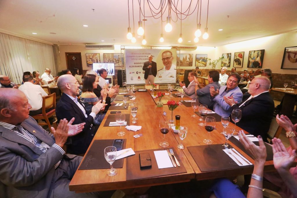 MERECIDA HOMENAGEM AO VICE ALMIRANTE ANTONIO CARLOS CAMBRA