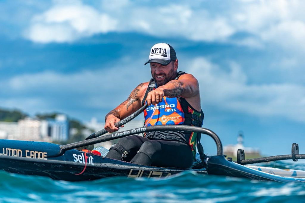 SUCESSO TOTAL NA ESTREIA DO CIRCUITO BAIANO DE DOWNWIND: 55 ATLETAS CRUZAM A BAÍA DE TODOS-OS-SANTOS EM UMA EXPERIÊNCIA INESQUECÍVEL
