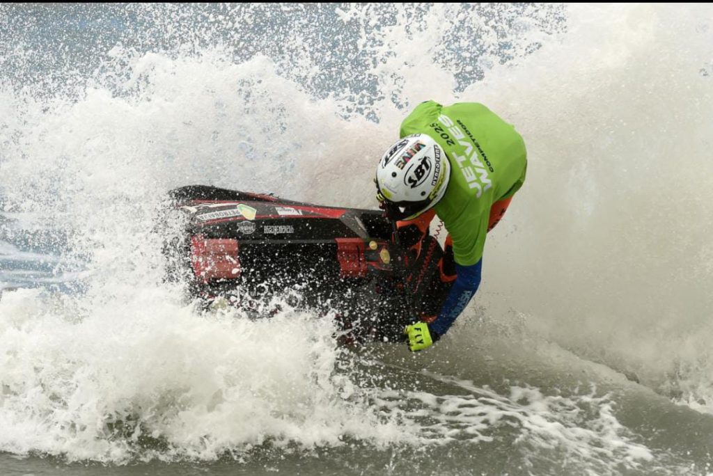 Bruno Jacob vence etapa sul-americana de Jet Waves em Florianópolis