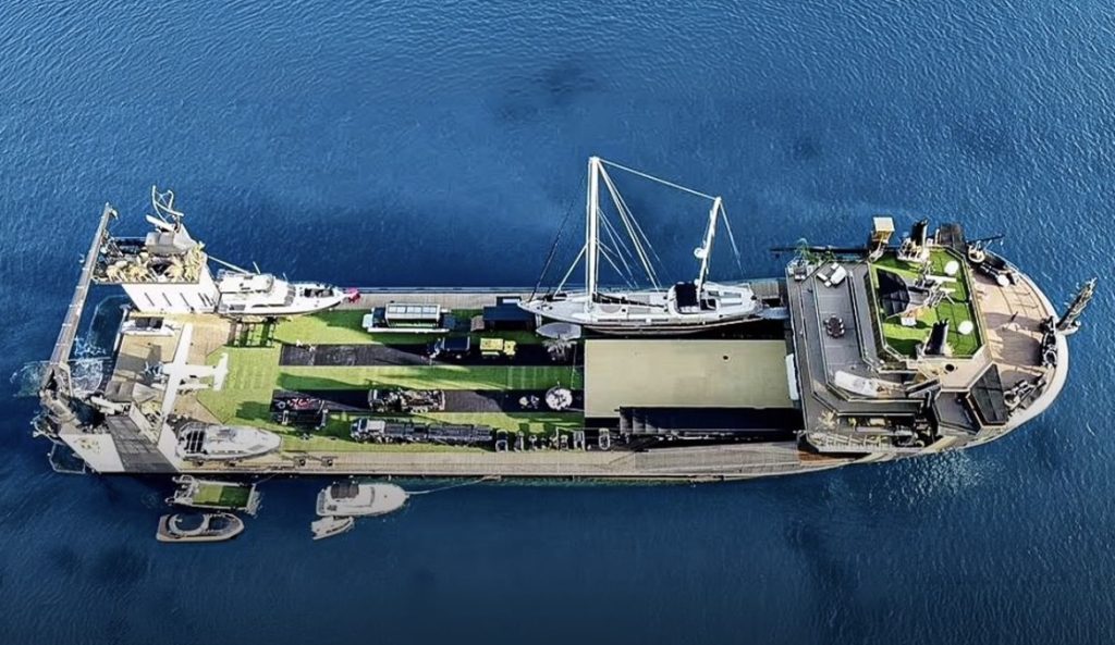 Navio que afunda para operar carga vira megaiate de luxo e chama atenção no mundo náutico