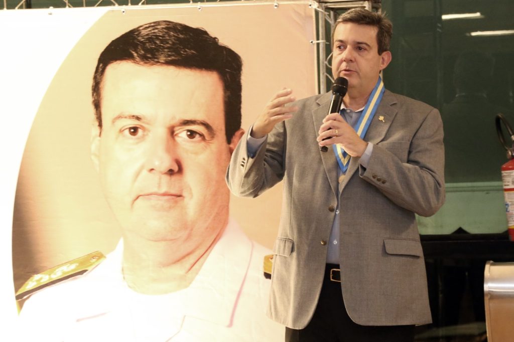 Vice-almirante Gustavo Garriga é homenageado em despedida marcada por reconhecimento e integração com a sociedade
