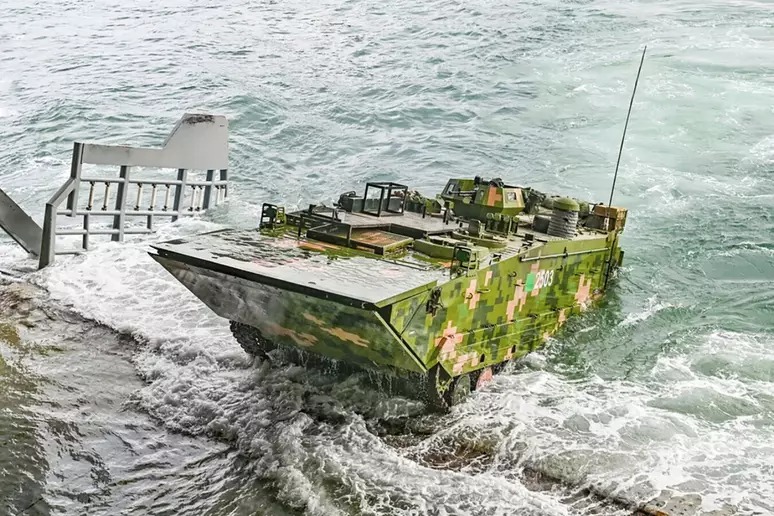Conheça o Type 05, o tanque anfíbio chinês projetado para operações entre mar e terra